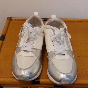WOMEN Rouqe Sneakers Size 8.5
